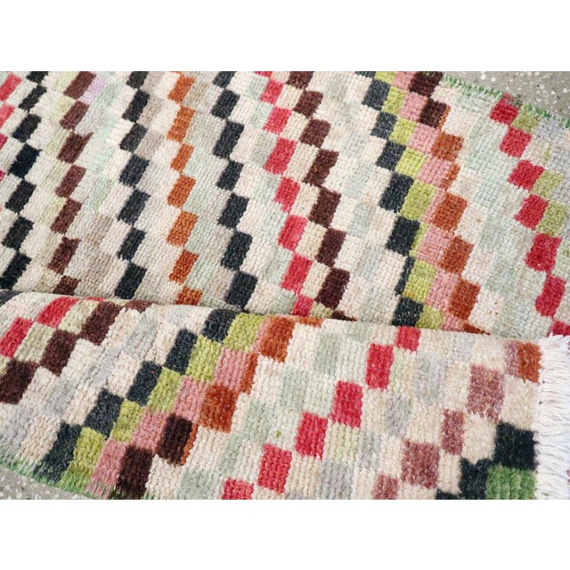 Galerie Shabab Collection Mid-20th Century Turkish Art Deco Style Anatolian Rug For Sale - Image 9 of 10