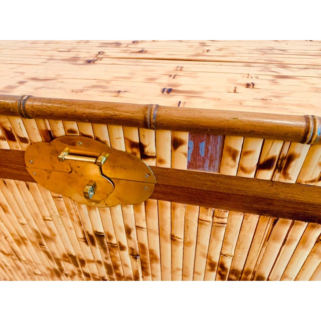 Wood Mid 20th Century Campaign Style Scorched Split Reed Bamboo Trunk, Coffee Table With Brass Handles and Closure in the Manner of Ralph Lauren For Sale - Image 7 of 12