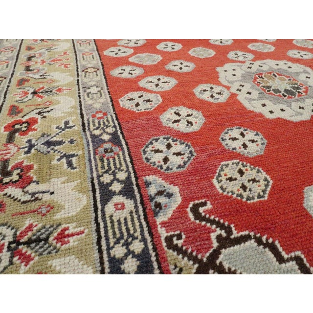 Galerie Shabab Collection Mid-20th Century Turkish Anatolian Gallery Rug For Sale In New York - Image 6 of 10