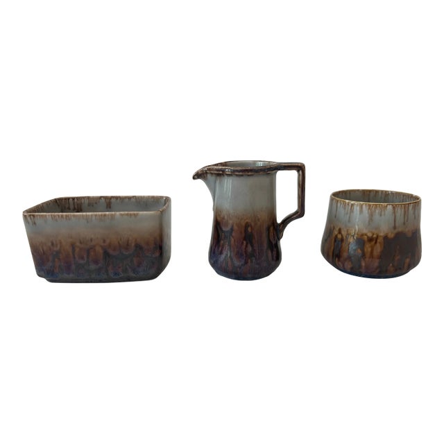 1970s Bing & Grøndahl Mexico Collection Quistgaard. Creamer (303), Sugar (302), and Sweetener (582)- 3 Pieces For Sale