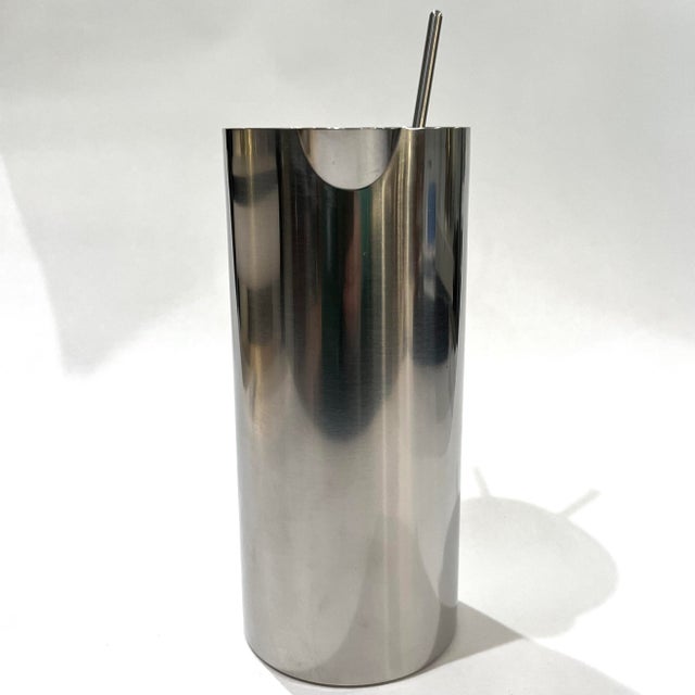 Mid-Century Modern Late 20th Century Stelton Cylinda Martini Mixer With Stirrer Spoon by Arne Jacobsen For Sale - Image 3 of 12