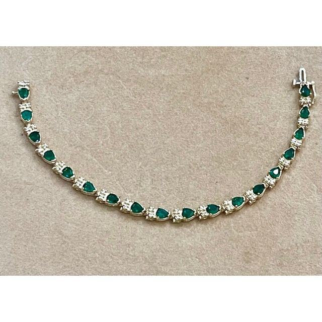 Gemstone 9 Ct Natural 18 Oval Stone Emerald & Diamond 14 Kt Yellow Gold Bracelet For Sale - Image 7 of 18