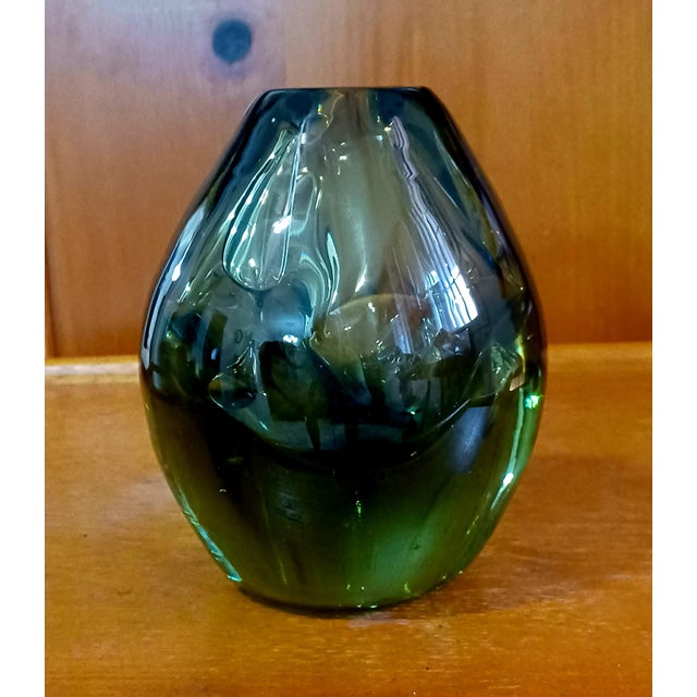 Signed 1968 Dominick Labino Emerald Green Luster Studio Art Glass Vase For Sale - Image 4 of 16