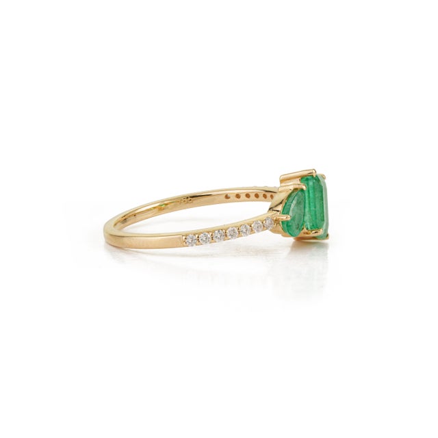 Metal 1.43ct Mixed-Cut Emerald & Diamond Three-Stone Ring Size 9 in 14k Yellow Gold For Sale - Image 7 of 16