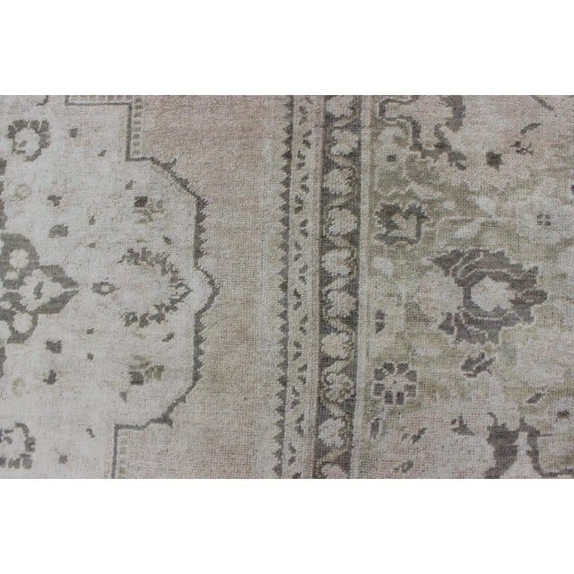 White Mid 20th Century Mid 20th Century Vintage Turkish Oushak Rug With Medallion Design in Muted Tones For Sale - Image 8 of 11