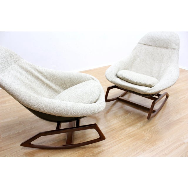 Beige Pair of 1960s Gemini Rocking Pod Chairs by Walter S. Chenery for Lurashell For Sale - Image 8 of 12