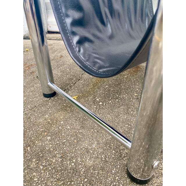 1970s 1970s Chrome and Black Vinyl Rack Magazine. For Sale - Image 5 of 12