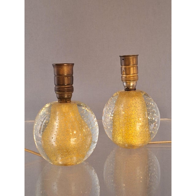 Pair of small Murano lamps attributed to Archimede Seguso, 1950s, with incised air bubbles (bulicante) and gold foil....