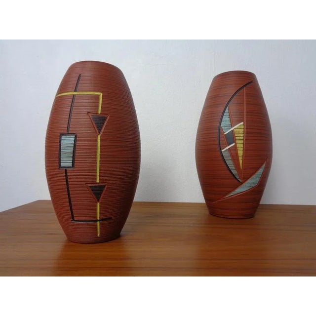 Pair of ceramic vases from the 1950s. Inscribed on the underside. Height 25/30 cm.