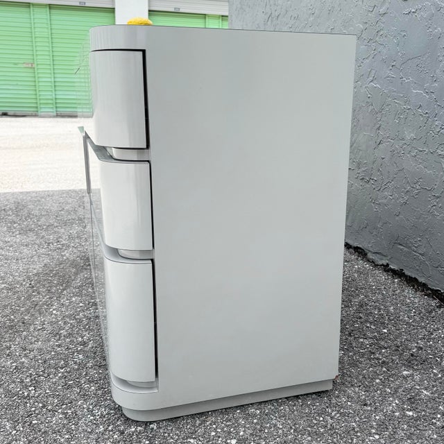 Postmodern Gray Gloss Laminate Curved Edge Dresser For Sale In West Palm - Image 6 of 11