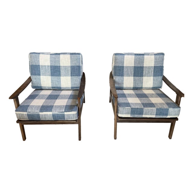Pair of Mid-Century Lounge Chairs With Paddle Arms and Slat Back For Sale