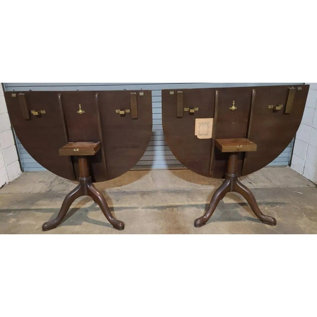 Queen Anne Mid 20th Century Kittinger Williamsburg Mahogany Two Pedestal Dining Table with 2 Leaves Cw 66 For Sale - Image 3 of 10