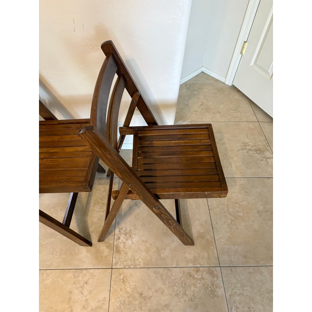 A Pair of Vintage Mid-Century Wooden Slatted Folding Chairs For Sale In Phoenix - Image 6 of 12