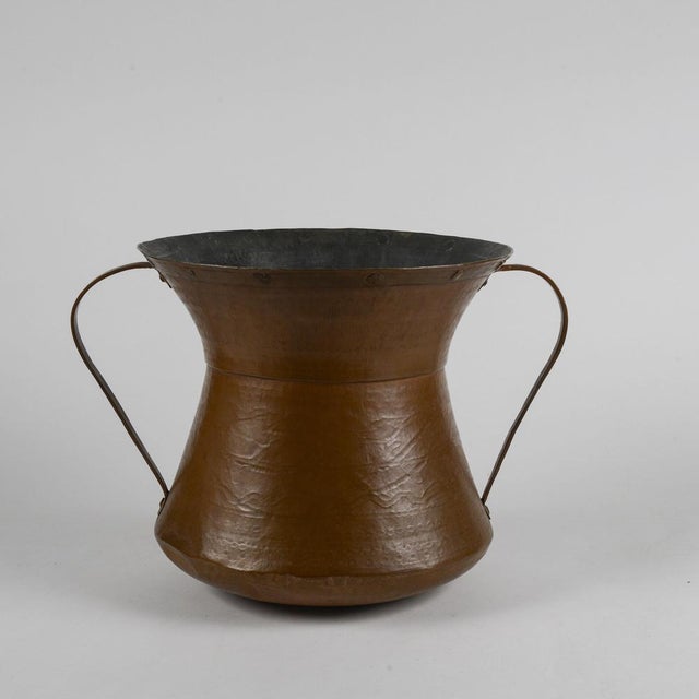 Amphora copper vase with double handles italy 19th century bolted and embossed by hand measures 35 x 48 x h 32 category...