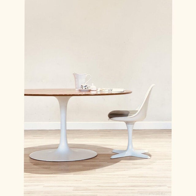 Contemporary Tulip Round Table from Arkana For Sale - Image 3 of 16