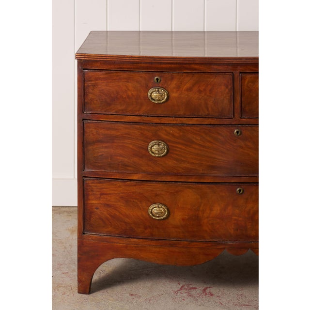 19th Century Victorian Flame Mahogany Bowfront Chest With Urn Hardware For Sale In Charleston - Image 6 of 15