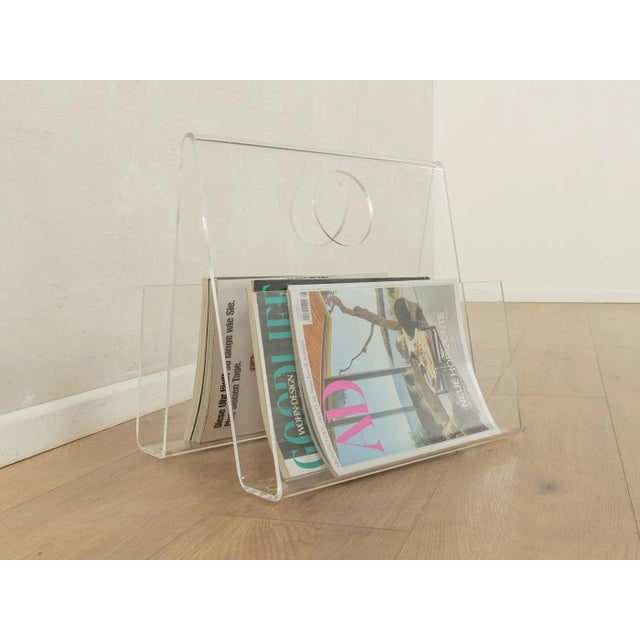 A wonderful magazine rack from the 1960s. High-quality frame made of transparent acrylic. Made in Germany.