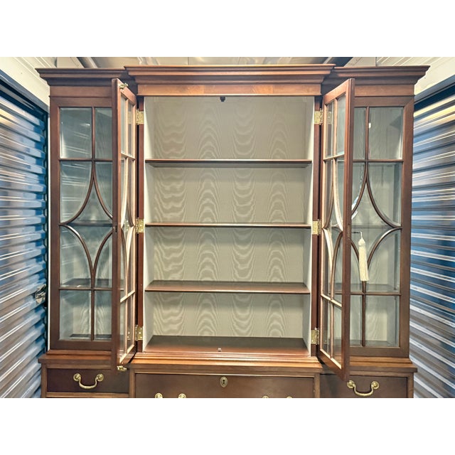 1970s 1970s Federal Style Henredon Breakfront China Cabinet For Sale - Image 5 of 18
