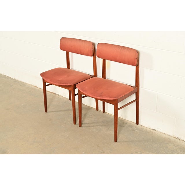 Finn Juhl Finn Juhl Style Danish Modern Sculpted Teak Side Chairs or Dining Chairs, Pair For Sale - Image 4 of 14