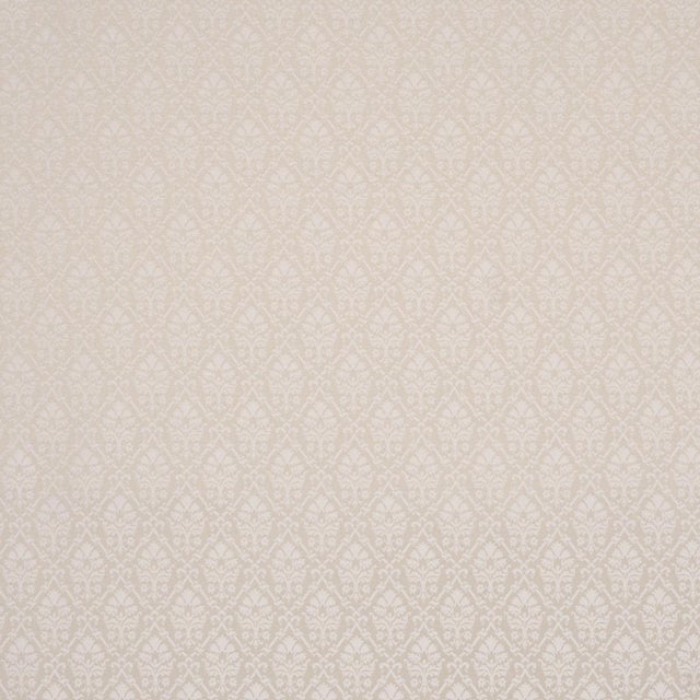Sample - Schumacher Grant Damask Fabric In Ivory For Sale