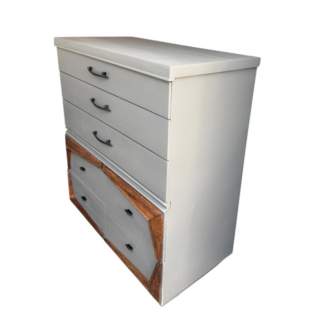 Vintage United Furniture Corp. Two-Piece Mid-Century Dresser Set With Sculptural Wood Trim For Sale - Image 12 of 13