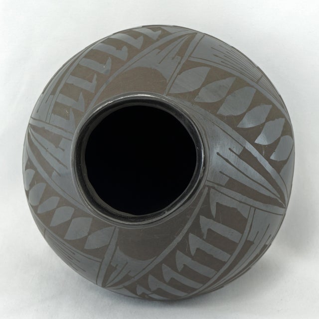 Ceramic Vintage Black Mata Ortiz Pot Monce Hernandez For Sale - Image 7 of 7