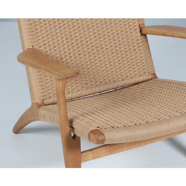 Carl Hansen & Søn CH-25 Lounge Chair in Oak attributed to Hans J. Wegner for Carl Hansen & Søn, 1950s For Sale - Image 4 of 8