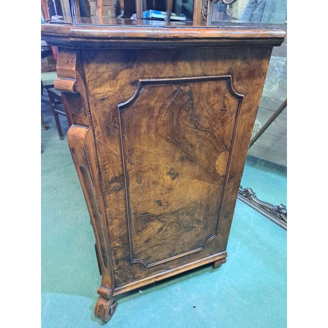 Piedmontese Chest of Drawers in Walnut For Sale - Image 6 of 7