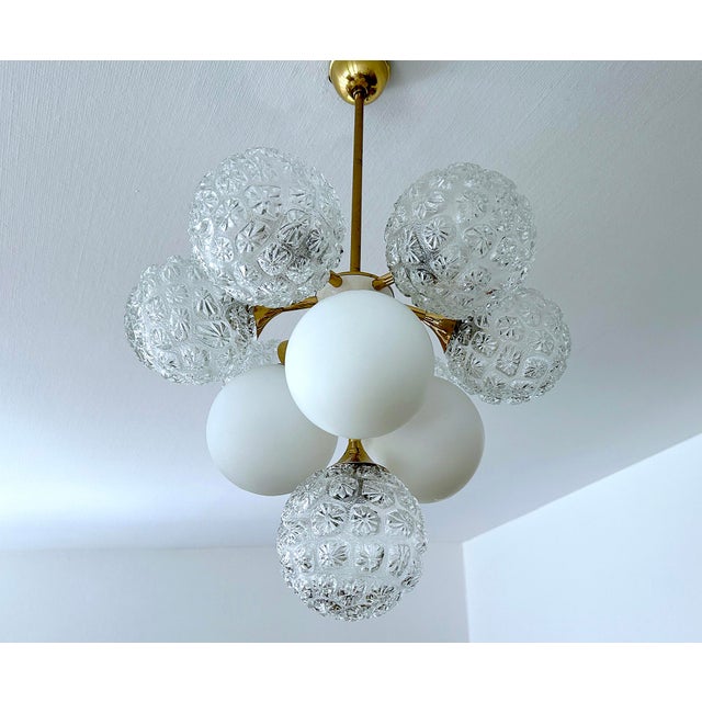 Mid-Century Modern Large Italian Space Age Pendant Light in Glass, 1960s For Sale - Image 3 of 18