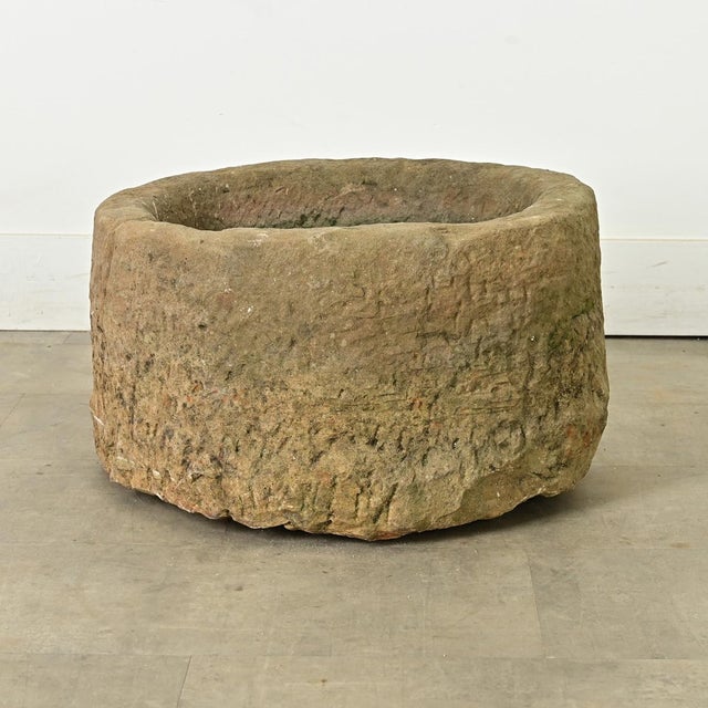 English English 19th Century Hand-Chiseled Stone Basin For Sale - Image 3 of 9