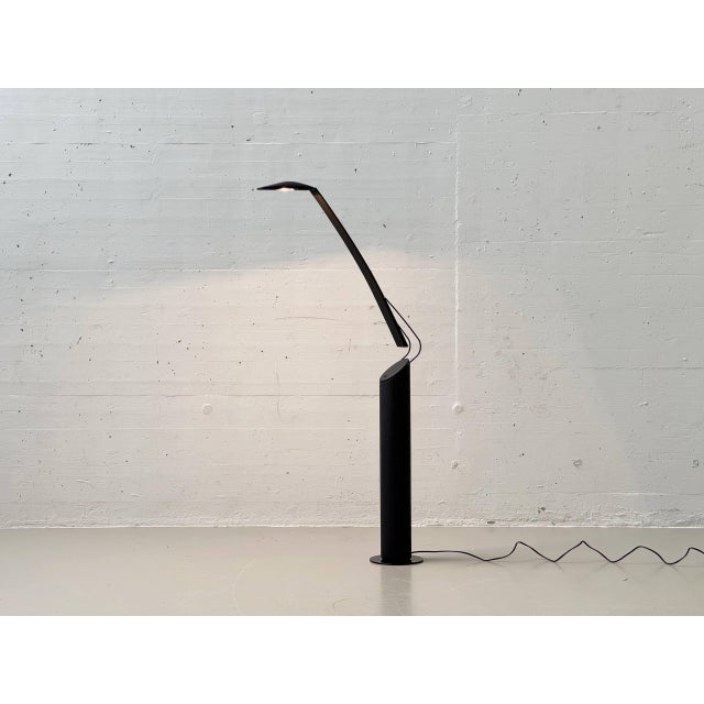 A sculptural floor lamp from the dove series by the italian manufacturer pal. The lamp impresses with its clean,...