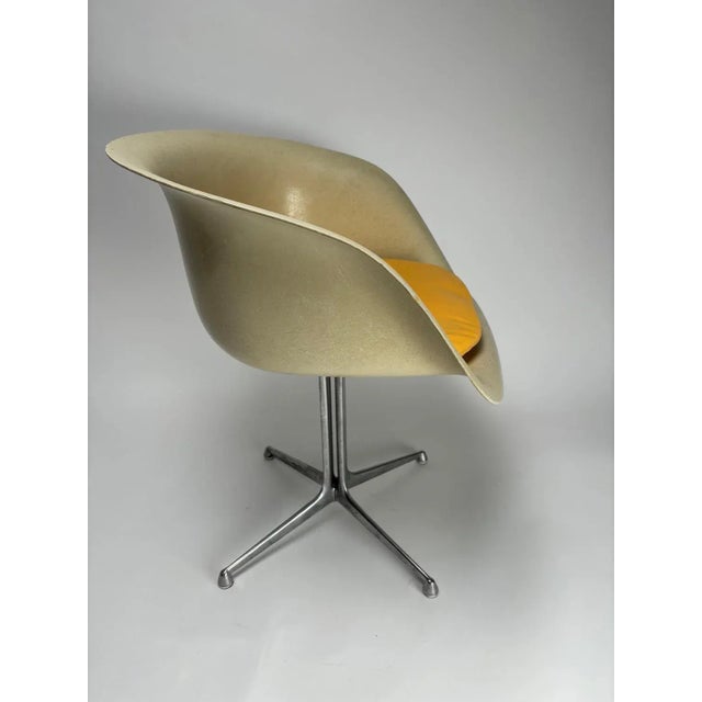 1960s Fiberglass La Fonda Armchairs by Charles and Ray Eames for Herman Miller, 1960s, Set of 6 For Sale - Image 5 of 12