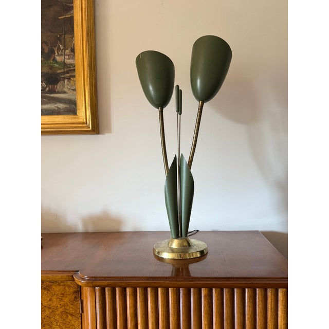 Mid-century modern lily shaped two lights lamp Italy circa 1950 Brass, lacquered metal H 70 cm Diam. 30 cm Conditions:...