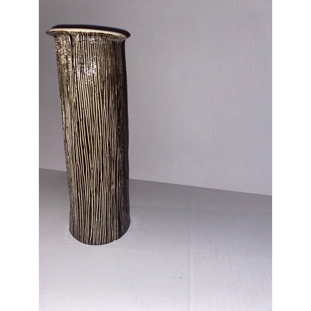 Mid-Century Modern Mid Century Modern Textured Cylindrical Ceramic Vase With a Flared Cream Rim. For Sale - Image 3 of 5