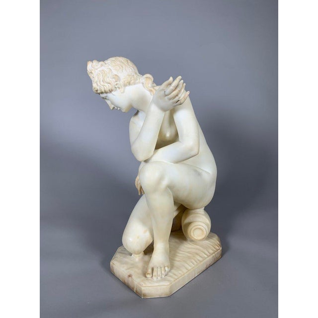 Early 19th-century white marble sculpture in the Neoclassical style depicting Venus at the Bath For Sale - Image 10 of 10