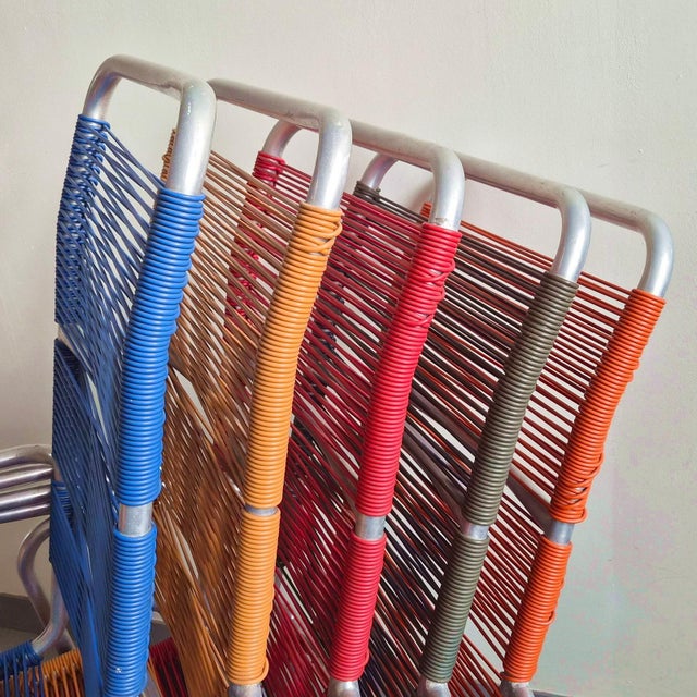 1950s Vintage Aluminum and Plastic Wire Armchairs from Scoubidou, 1950s, Set of 5 For Sale - Image 5 of 17