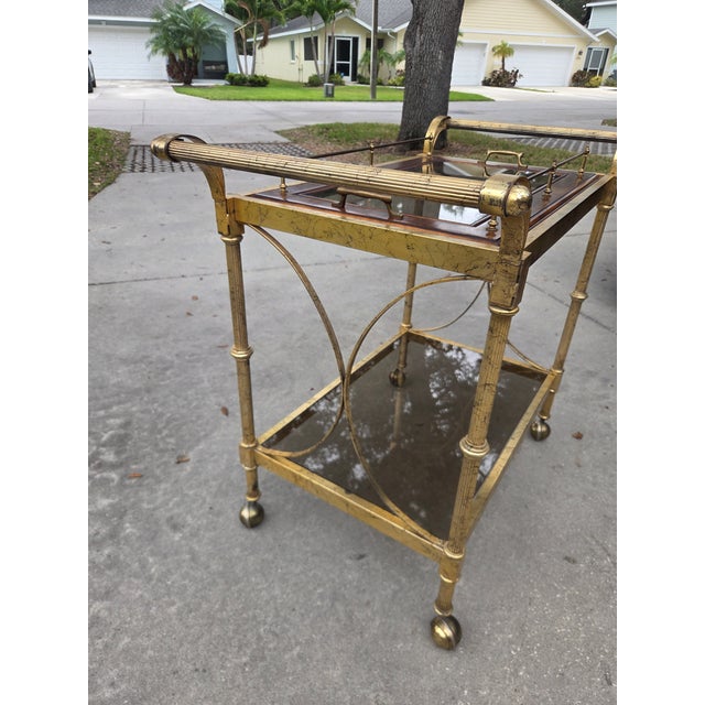 Mid-Century Modern Hollywood Regency Brass & Burl Wood Bar Cart W/ Removable Tray & Tinted Glass For Sale - Image 3 of 10