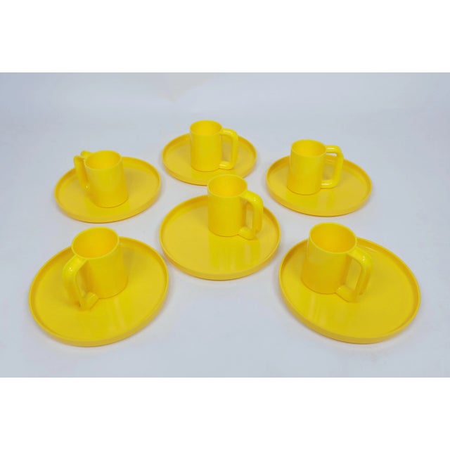 Mid-Century Modern 1970s Massimo Vignelli for Heller Mid Century Modern Plates and Mugs for Six- 12 Pieces For Sale - Image 3 of 8
