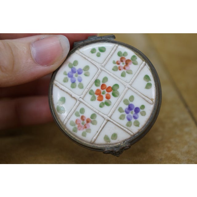 2 Antique French Limoges & 1 Chinese Cloisonne Frog Trinket Pill Snuff Boxes For Sale - Image 16 of 16