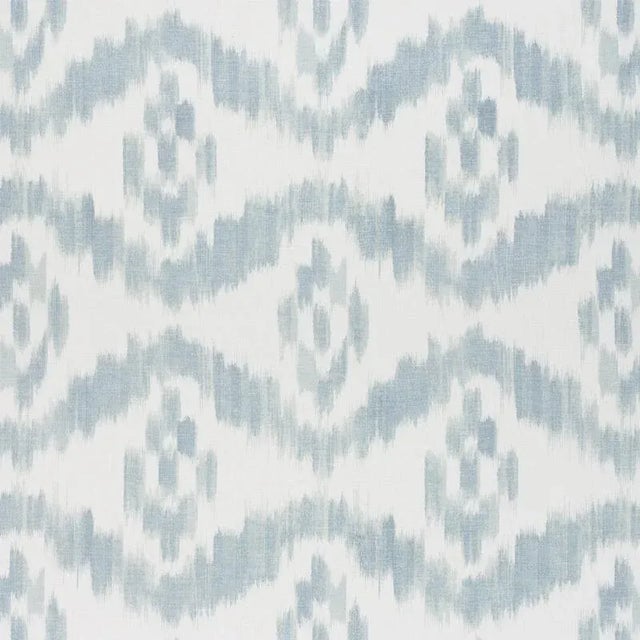 A true warp print made of cotton and linen, Madaket Ikat has beautiful tonal variations and an artisanal feel. It's a...
