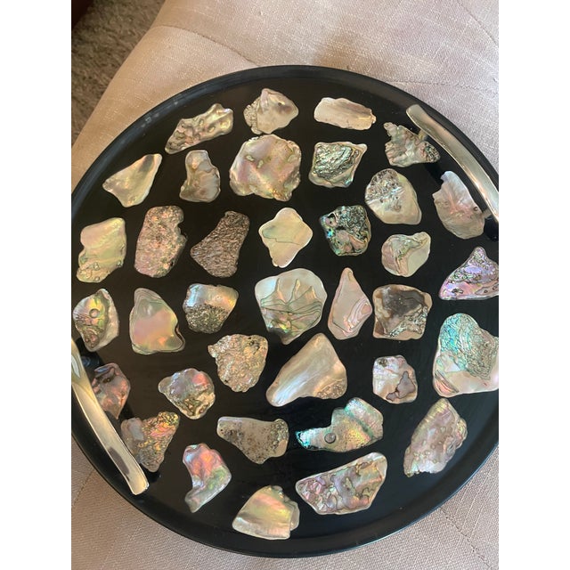 Mid 20th Century Vintage Abalone Shell Mosaic Round Tray - Design Gifts International - Black Lacquer - Mid-Century Coastal For Sale - Image 5 of 7
