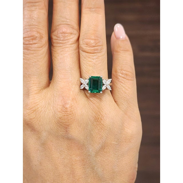 Modern 3.38 Ct Gia Certified Zambian Emerald & Diamond Ring Size 6.5 For Sale - Image 3 of 9