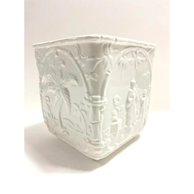 Chinoiserie Mottahedeh “Musee Des Arts” Blanc De Chine Chinoiserie Porcelain Planter Cachepot – Italian Made Relief Scene For Sale - Image 3 of 9