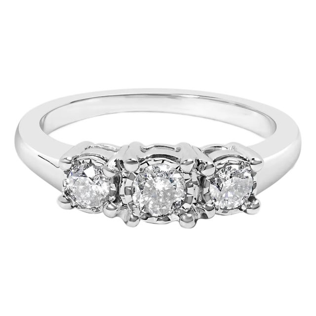 14K White Gold 1/2 Cttw Miracle Set Round Lab Grown Diamond Three Stone Illusion Plate Ring (F-G Color, VS1-VS2 Clarity) - Ring Size 5 For Sale