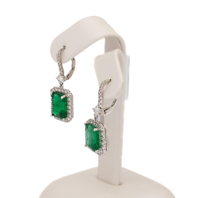 18k White gold earrings set with two emeralds weighing 9.15 carats and 1,48 carats of round brilliant cut diamonds. 7.25...