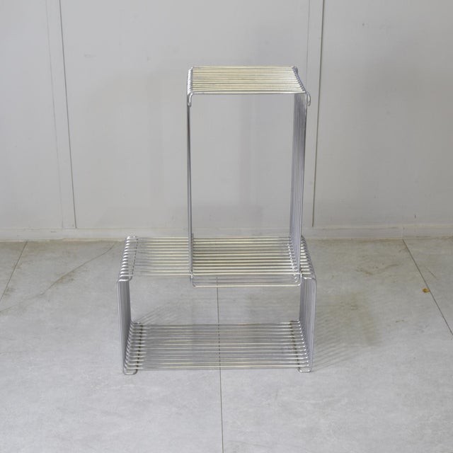 Designed by Verner Panton and produced by Fritz Hansen in the early 1970s, the Pantonova wire system extended the Danish...
