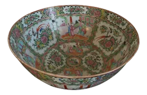 19th Century Chinese Export Porcelain Famille Rose Bowl