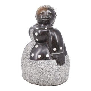 Early 20th Century Shona Stone Woman Sculpture In The Style of Colleen For Sale