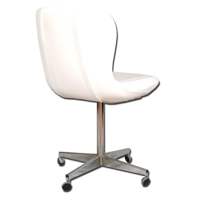 Mid-Century Modern Vintage Revolving Easy Chair in Chromed Steel and White Leather, 1950s For Sale - Image 3 of 5