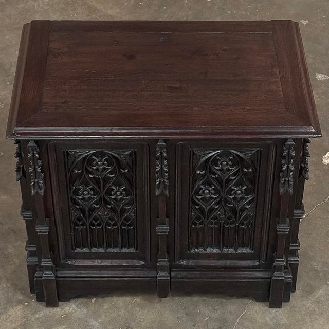 19th Century French Gothic Petite Trunk ~ Blanket Chest For Sale - Image 4 of 12